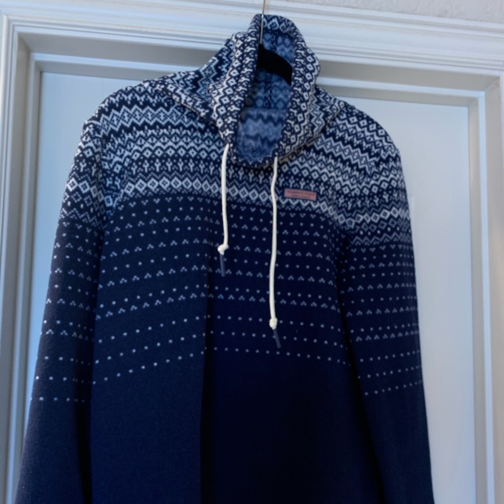 EUC Vineyard Vines sweater M